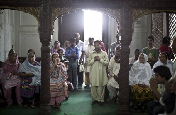 Pakistan: cristiani, ahmadi e anche una tv nuove vittime della legge sulla blasfemia